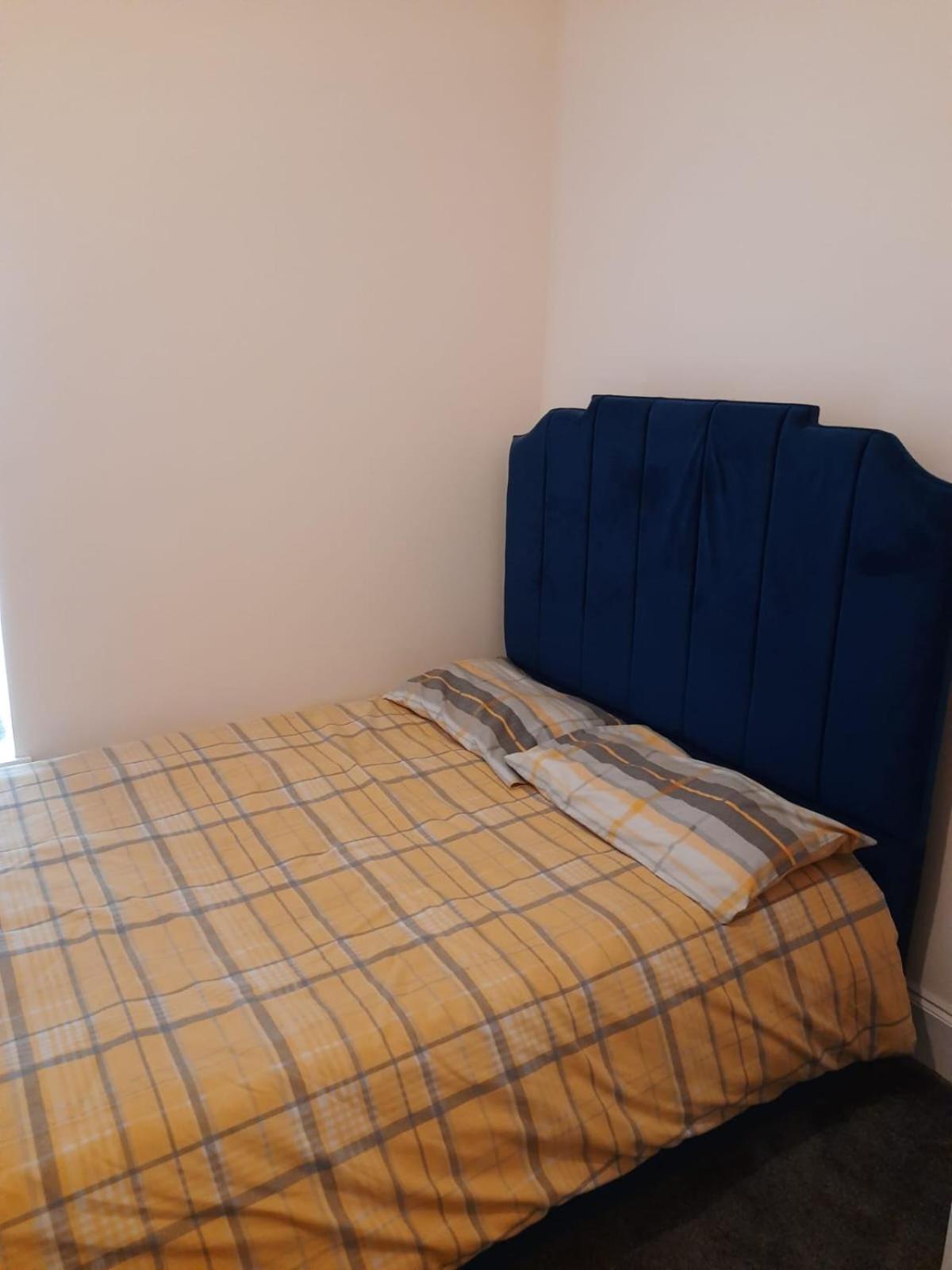 Lovely Bedroom With Shared Kitchen & Bathroom Free Parking Walsall Extérieur photo