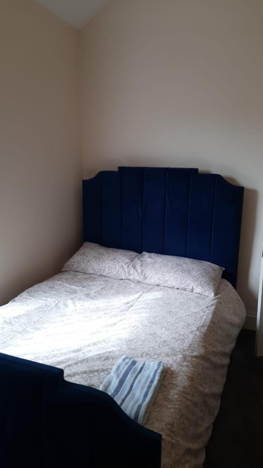 Lovely Bedroom With Shared Kitchen & Bathroom Free Parking Walsall Extérieur photo